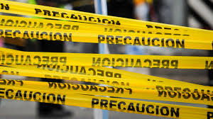 Cancún: Atacan a automovilista en un semáforo y provoca un accidente
