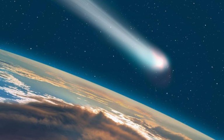 ESPECTACULAR: El cometa más brillante de la historia se aproxima a la Tierra