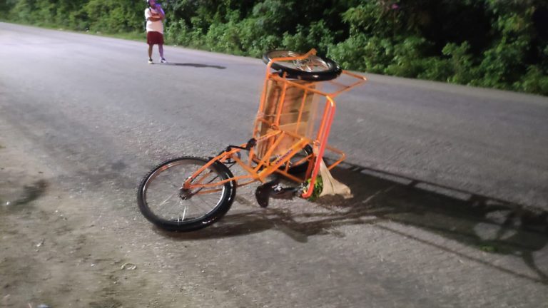 Taxi atropella a hombre en triciclo en Villas del Sol