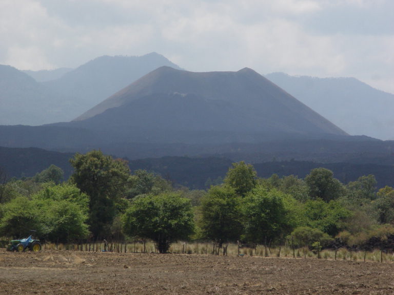 ALERTA: Nuevo volcán en Michoacán está naciendo
