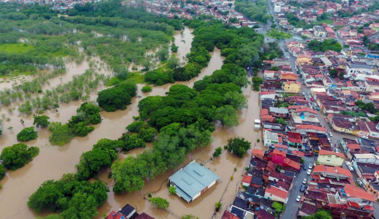 Al menos 18 muertos y más de 280 heridos en el noreste de Brasil por fuertes lluvias