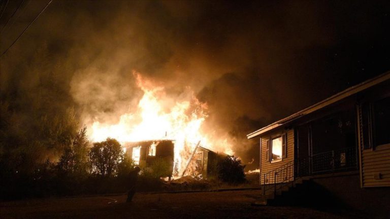 Incendios forestales en el occidente de EE.UU. reducen a cenizas 600 casas en Colorado