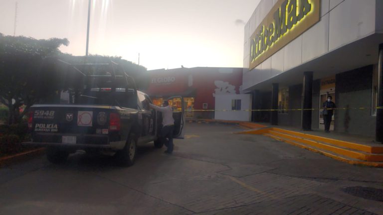 Encuentran a guardia de seguridad muerto en plaza comercial de Cancún