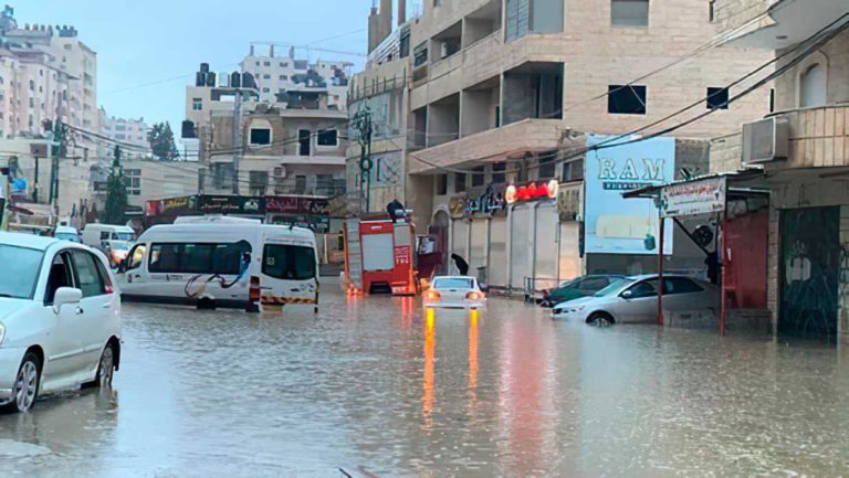 Una ola de frío provoca inundaciones en Israel