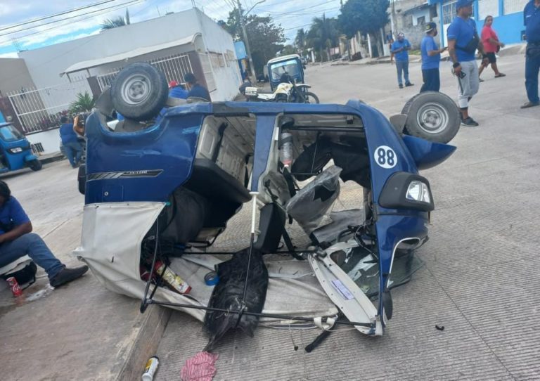 Taxi vuelca unidad de mototaxi, deja herido al conductor y huye en la Región 234