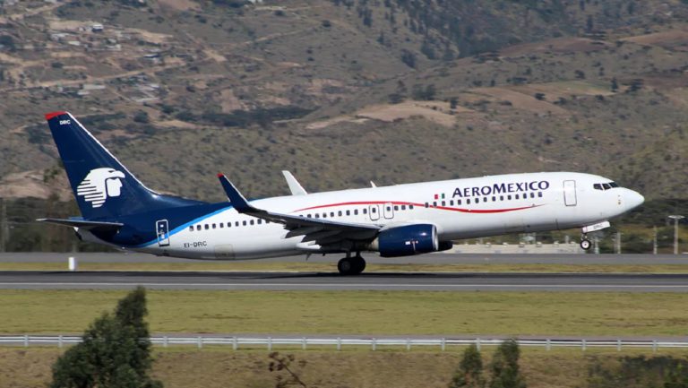 Suman 260 vuelos cancelados en el AICM por coronavirus