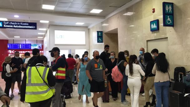 Reportan la cancelación de 15 vuelos en el Aeropuerto de Cancún por la variante Ómicrom