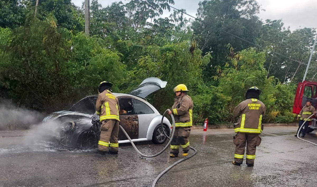 Automóvil-se-incendia-en-la-Región-249-
