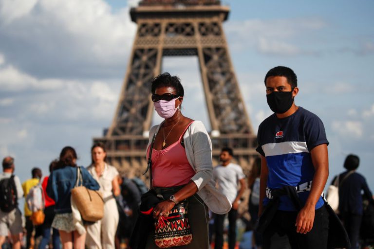 Francia rompe récord de contagios de Covid-19, 500 mil en sólo un día