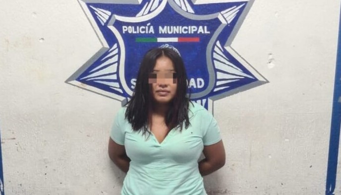 Detienen a una mujer con un arma hechiza y 53 dosis de droga en Playa del Carmen