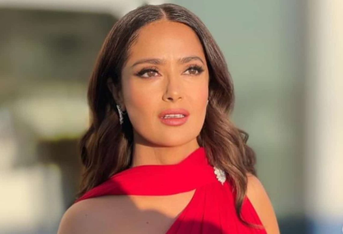 https://noticieros.televisa.com/historia/salma-hayek-comparte-foto-en-traje-de-bano-en-su-cumpleanos/