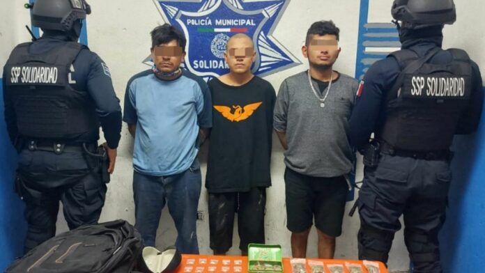 Detienen-a-tres-sujetos-con-42-dosis-de-drogas-en-Playa-del-Carmen