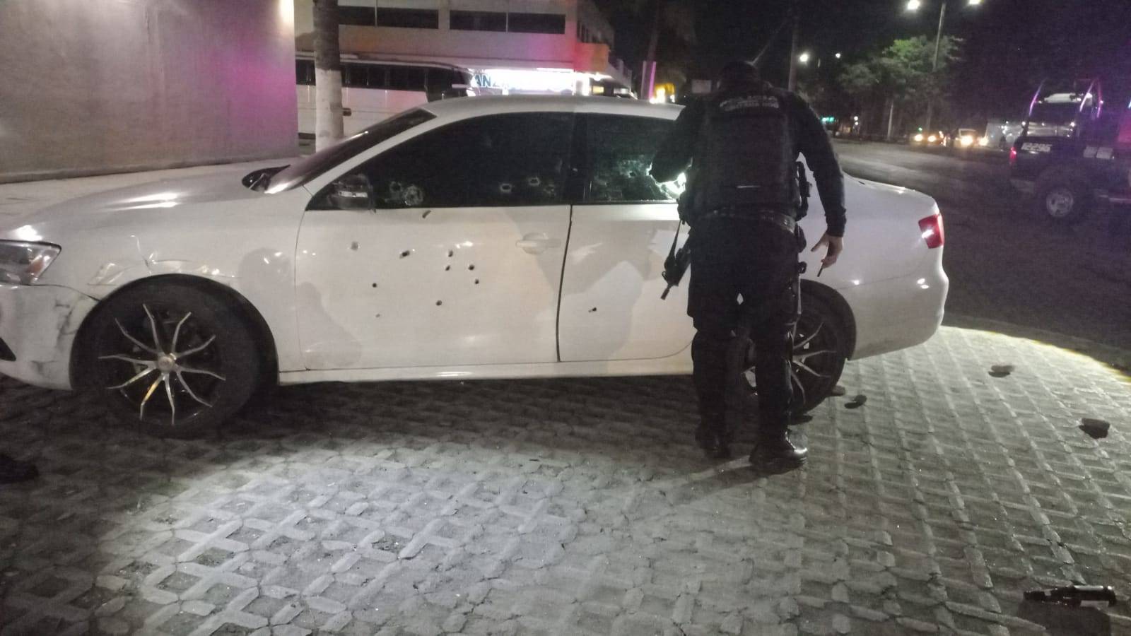 Atacan-a-balazos-vehículo-estacionado-en-plaza-comercial-de-la-región-247-en-Cancún