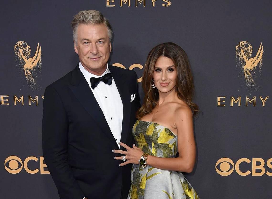 https://es-us.noticias.yahoo.com/alec-baldwin-esposa-esperan-s%C3%A9ptimo-094150292.html