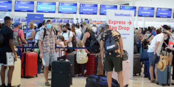 CancÃºn.- Autoridades locales recibieron en CancÃºn el nuevo vuelo de la aerolÃ­nea holandesa KLM. Se trata de su nueva ruta hacia la ciudad mexicana de CancÃºn, y desde donde operarÃ¡ de regreso a Holanda, con tres frecuencias semanales.