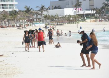 Cancun, 7 de noviembre.- La Asociacion de Hoteles de Cancun, Puerto Morelos e isla Mujeres dio a conocer que en este momento mantienen operaciones 168 centros de hospedaje con una oferta de 42,711 habitaciones. De igual manera, preciso que mantienen cierre temporal, 30 hoteles con 6,355 habitaciones en total.