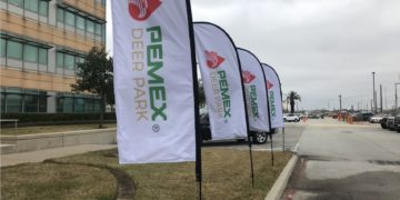 TEXAS, ESTADOS UNIDOS, 20ENERO2022.- Octavio Romero Oropeza, director de Petróleos Mexicanos (Pemex), encabezó el cierre de la compra total de la refinería de Deer Park a la petrolera Shell, la cual se ubica en Houston, Texas.
FOTO: PEMEX/CUARTOSCURO.COM