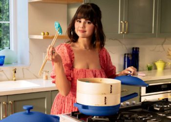 https://nvnoticias.mx/index.php/2022/05/12/lanza-selena-gomez-coleccion-de-utensilios-de-cocina/