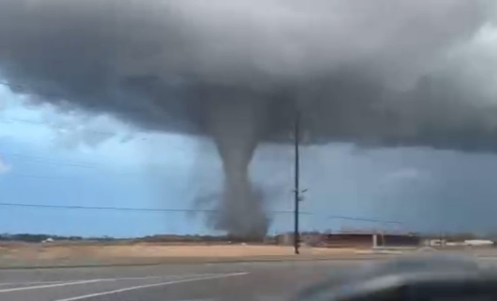 tornado-kansas