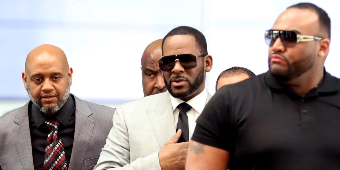 https://businessinsider.mx/youtube-elimino-canales-oficiales-cantante-r-kelly/
