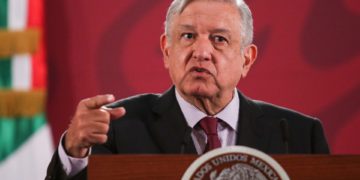 CIUDAD DE MÉXICO, 30ENERO2020.- Conferencia de prensa matutina del presidente Andrés Manuel López Obrador en compañía de la secretaria de Economía, Graciela Márquez, y Ernesto Acevedo Fernández subsecretario de Industria, Comercio y Competitividad, donde se abordaron temas económicos con motivo de la aprobación del Tratado entre México, Estados Unidos y Canadá (T-MEC), firmado el día de ayer por el presidente Donald Trump. Posteriormente, el jefe del ejecutivo respondió cuestionamientos generales de los medios. 
FOTO: GALO CAÑAS /CUARTOSCURO.COM