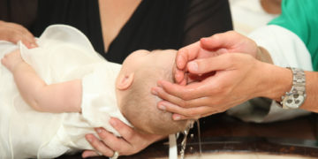bautizo-de-bebe-se-vuelve-viral