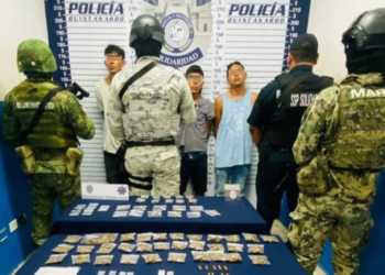 Detienen a tres sujetos con varias dosis de drogas y cartuchos útiles en Playa del Carmen