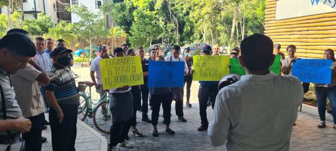 Se manifiestan trabajadores del hotel Aloft Tulum, exigen el pago puntual de propinas y horas extras