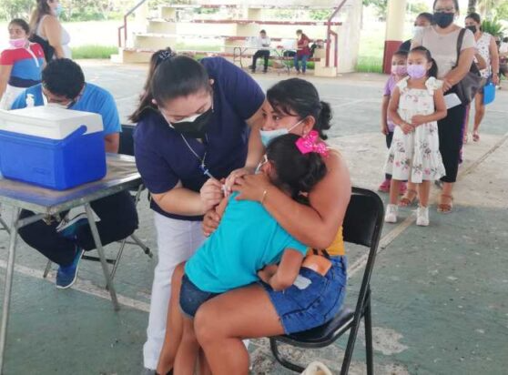 Inicia la vacunación contra el Covid-19 para niños de entre 5 y 11 años de edad en Puerto Morelos