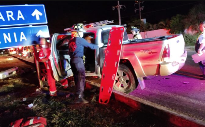 Fuerte accidente automovilístico en Playa del Carmen deja como saldo una mujer muerta y tres lesionados