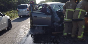 Fuerte accidente automovilístico deja un muerto y siete heridos en la carretera Cancún-Mérida