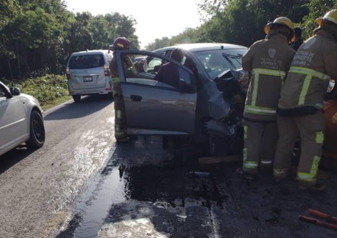 Fuerte accidente automovilístico deja un muerto y siete heridos en la carretera Cancún-Mérida