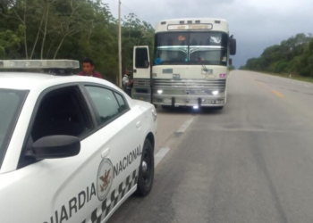 Aseguran a 40 migrantes indocumentados en la carretera Felipe Carrillo Puerto- Tulum