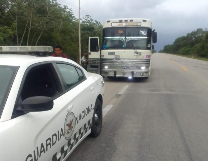 Aseguran a 40 migrantes indocumentados en la carretera Felipe Carrillo Puerto- Tulum