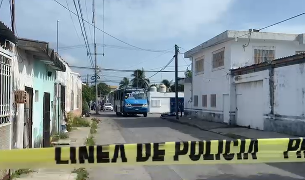 Motociclista muere tras ser impactado por un camión del transporte público en Cancún