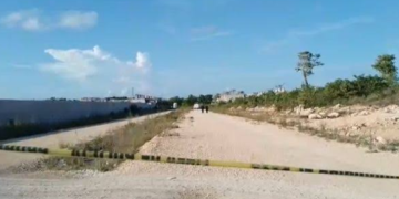 Encuentran un cuerpo descuartizado en un área verde detrás del fraccionamiento Rincón del Prado de Cancún