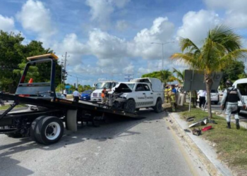 Vehículo de la Guardia Nacional provoca un accidente en Cancún; hay dos lesionados
