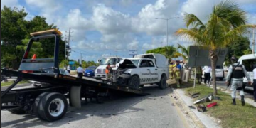 Vehículo de la Guardia Nacional provoca un accidente en Cancún; hay dos lesionados