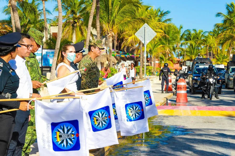 Dan banderazo de salida para reforzar la seguridad durante este periodo vacacional en Isla Mujeres