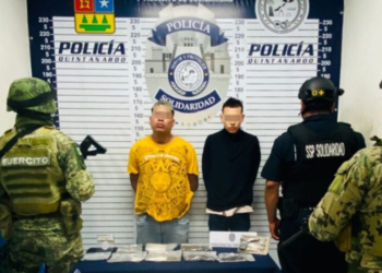 Detienen a dos sujetos con varias dosis de droga y un arma de fuego en Playa del Carmen