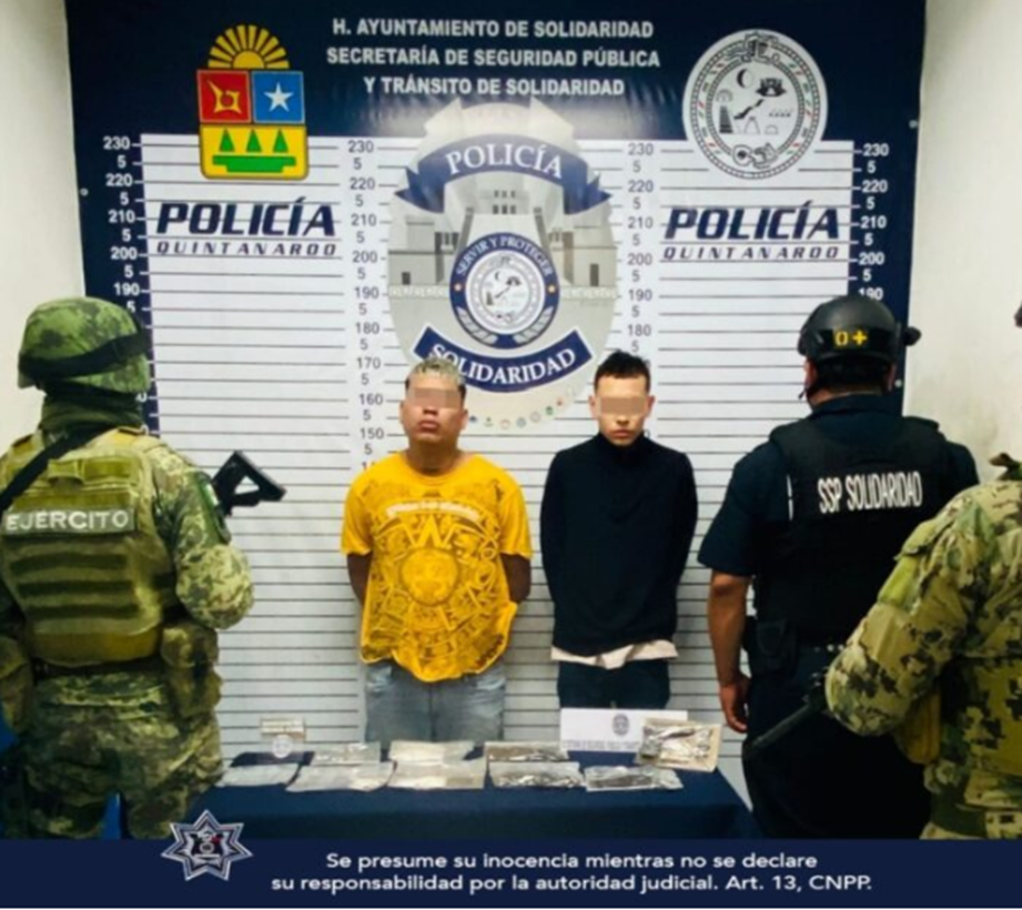 Detienen a dos sujetos con varias dosis de droga y un arma de fuego en Playa del Carmen