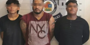 Aseguran a tres presuntos sicarios con armas de uso exclusivo de las Fuerzas Armadas en Cancún