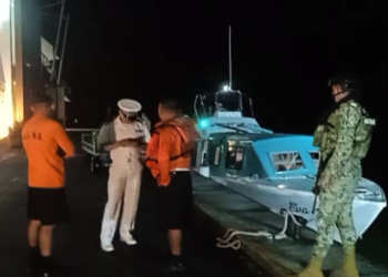 Marina rescata a 60 turistas de una embarcación varada en las aguas de Chetumal