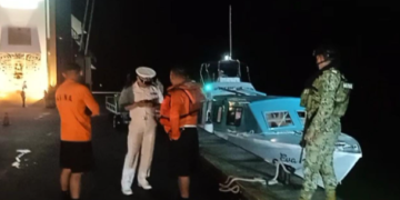 Marina rescata a 60 turistas de una embarcación varada en las aguas de Chetumal