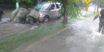 Onda Tropical 23 inunda las calles de Chetumal