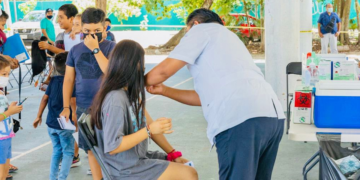 Reporten buena afluencia en la jornada de vacunación de la 2da dosis contra el Covid-19 para niños de Tulum
