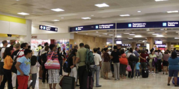 Arrancan el plan piloto para eliminar el Formato Migratorio Múltiple en el Aeropuerto de Cancún