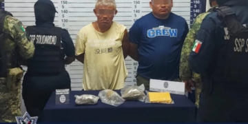 Detienen a dos presuntos nacomenudistas con droga en Playa del Carmen