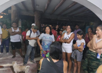Habitantes de Holbox se manifestaron por el apagón que se vive en la isla desde el pasado domingo