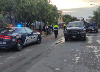 Sicarios ejecutan a dos hombres y dejan a otro herido en Villas del Sol en Playa del Carmen